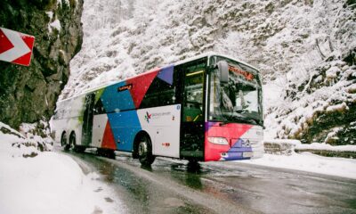 Salzburg Verkehr Bus ist im Winter nahe unterwegs