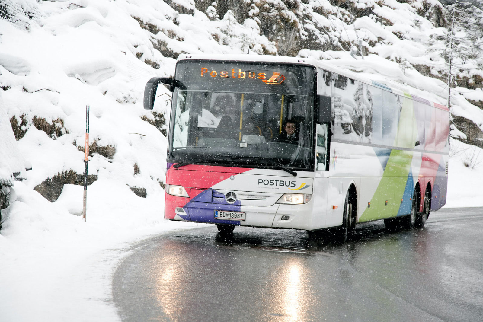 Bus in Winterlandschaft