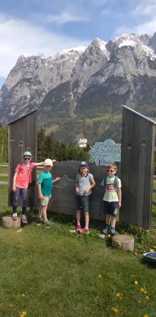 Familien-Öffi-Wanderung auf die Sound of Music Wiesen in Werfen mit dem Wandern-Experten Christian Heugl