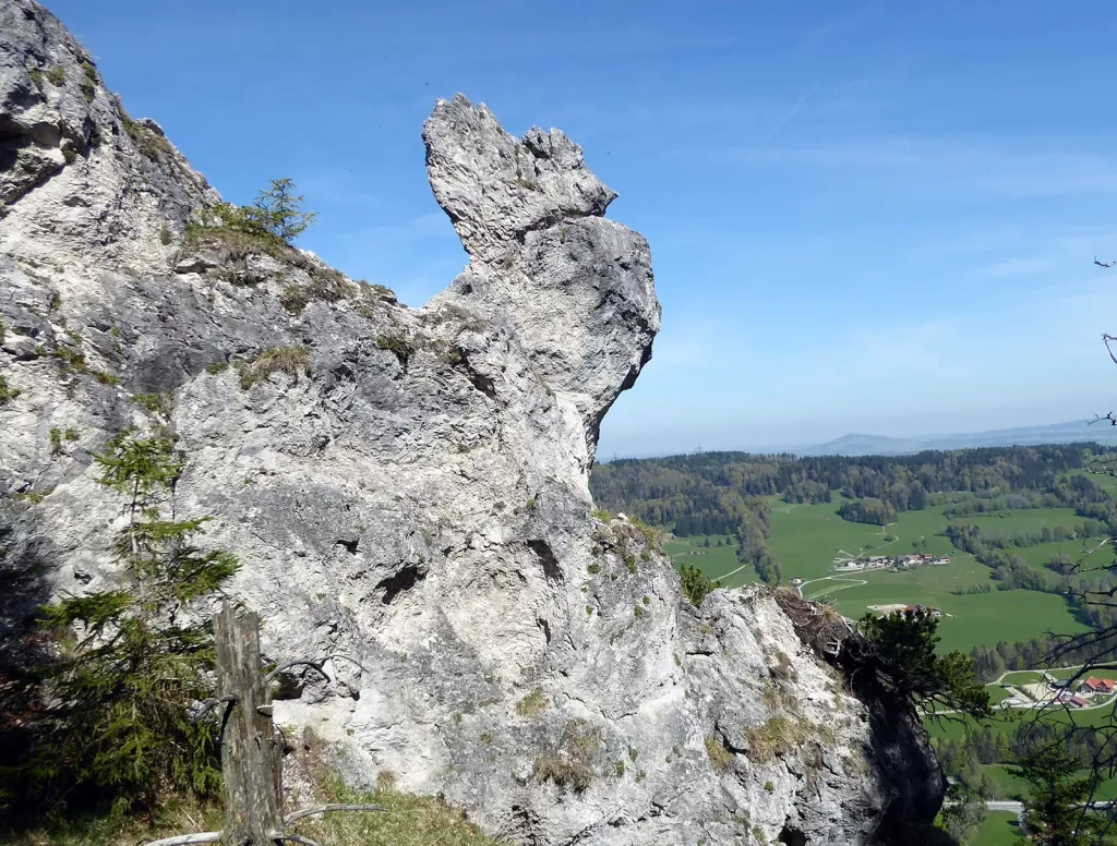 bizarre-kunstwerke-im-freiluftatelier-nockstein