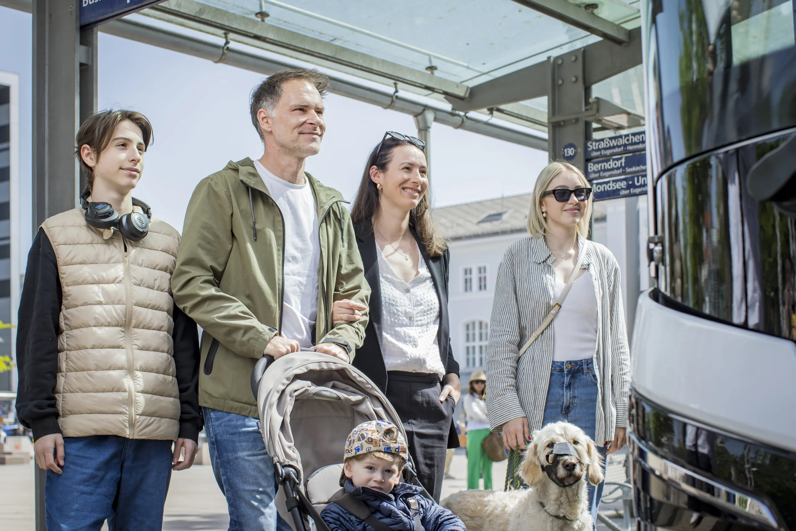 900.000 Personen nutzten die Öffis an den insgesamt acht Benzinfrei-Tagen 2024. Mit dem Rupertikirtag erreichten die Benzinfrei-Tage 2024 ihren Höhepunkt mit Rund 630.000 Fahrgästen (Symbolbild)