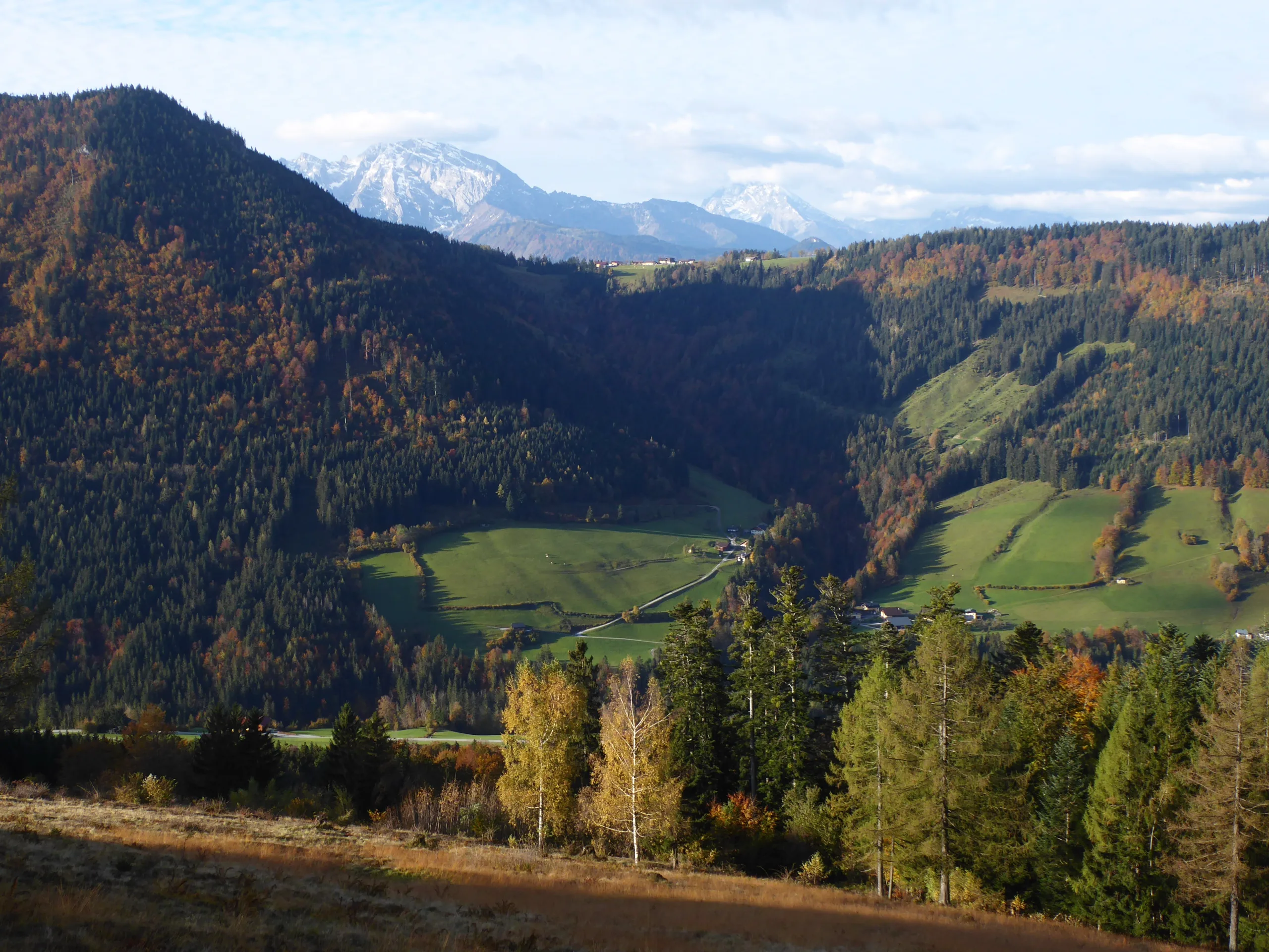 direkt-westlich-gegenueber-sind-die-haeuser-von-zillreith-vor-dem-watzmann-zu-erkennen