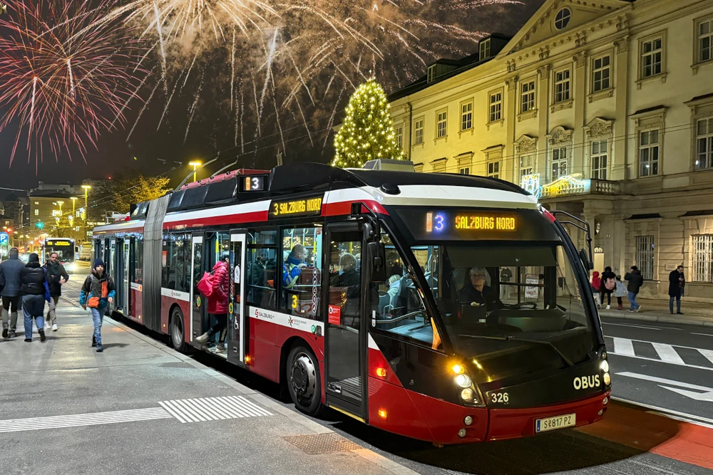 Salzburg Verkehr Bus und Bahn an Silvester